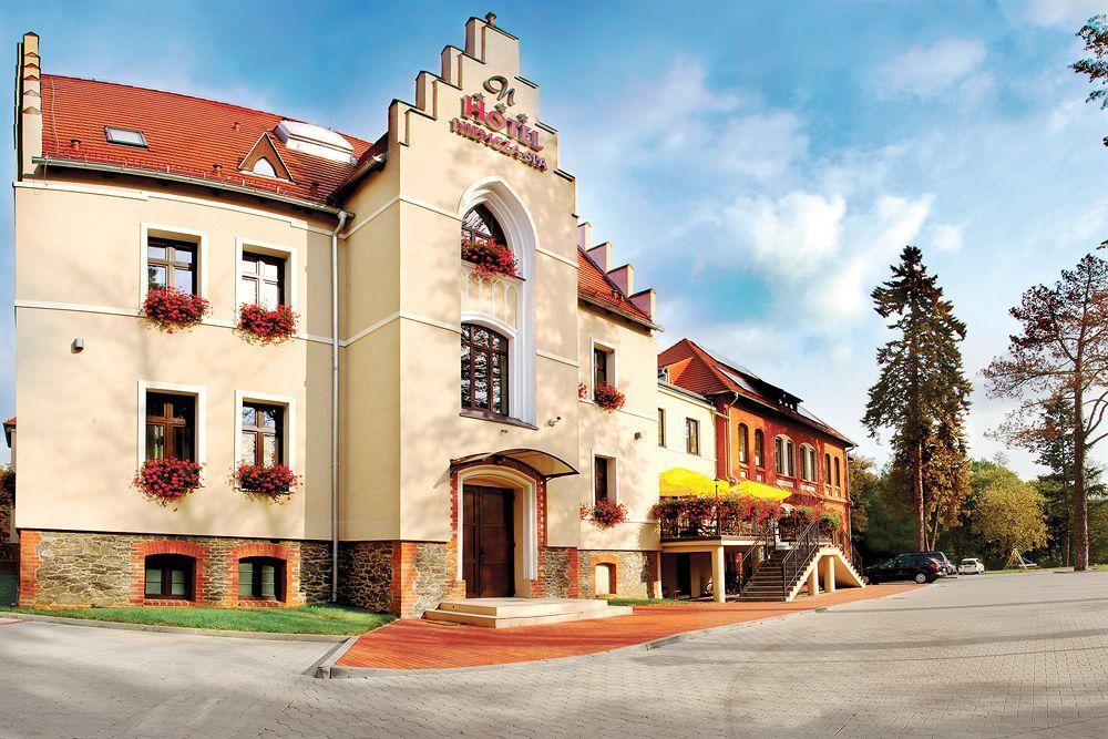 Hotel Niemcza Wino & Spa Exterior photo