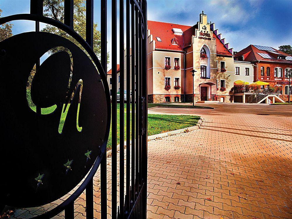 Hotel Niemcza Wino & Spa Exterior photo
