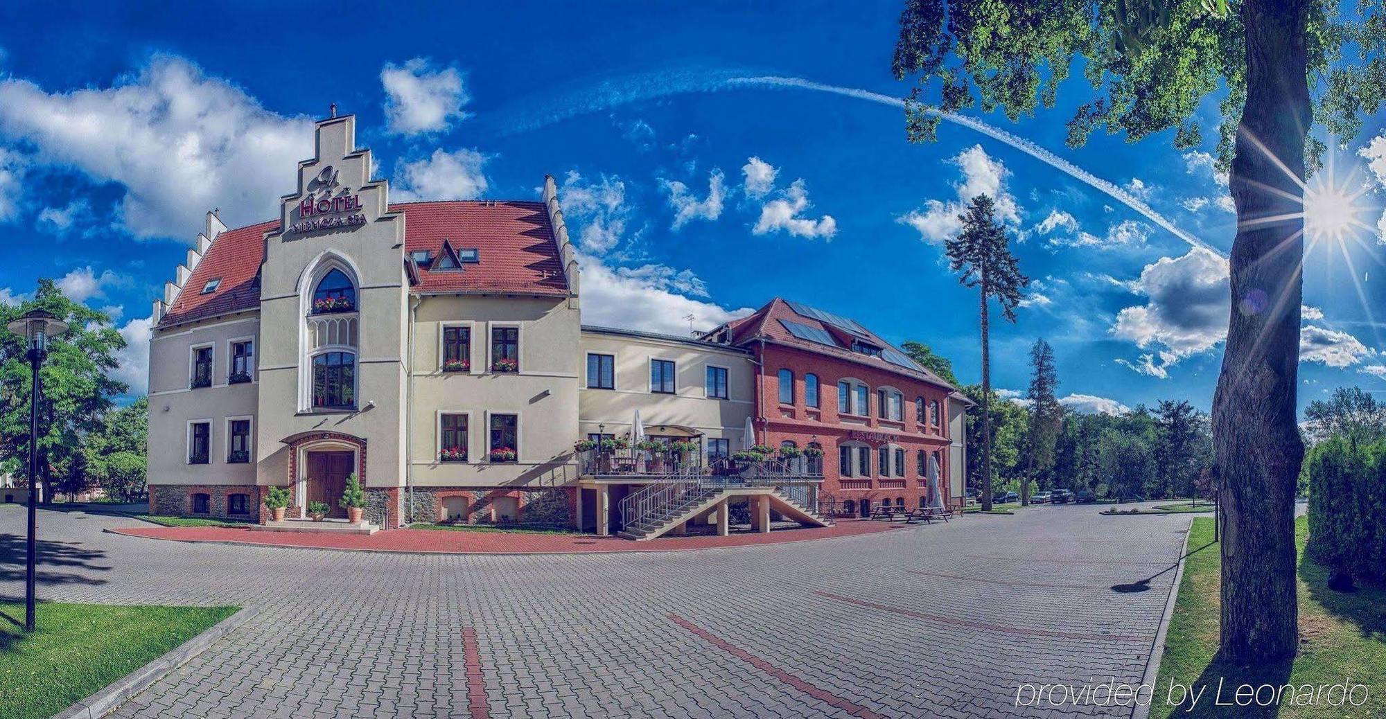 Hotel Niemcza Wino & Spa Exterior photo