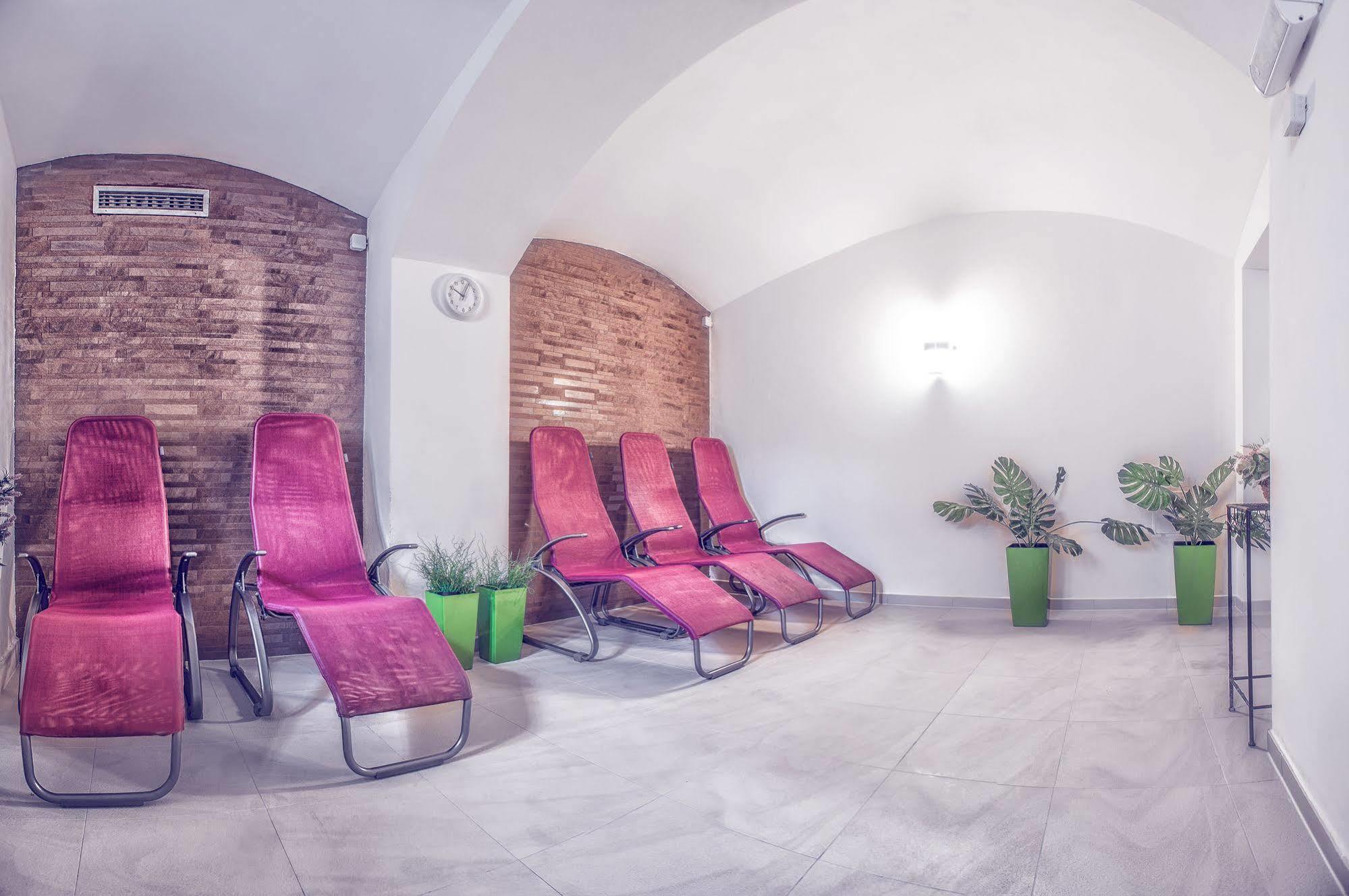 Hotel Niemcza Wino & Spa Exterior photo