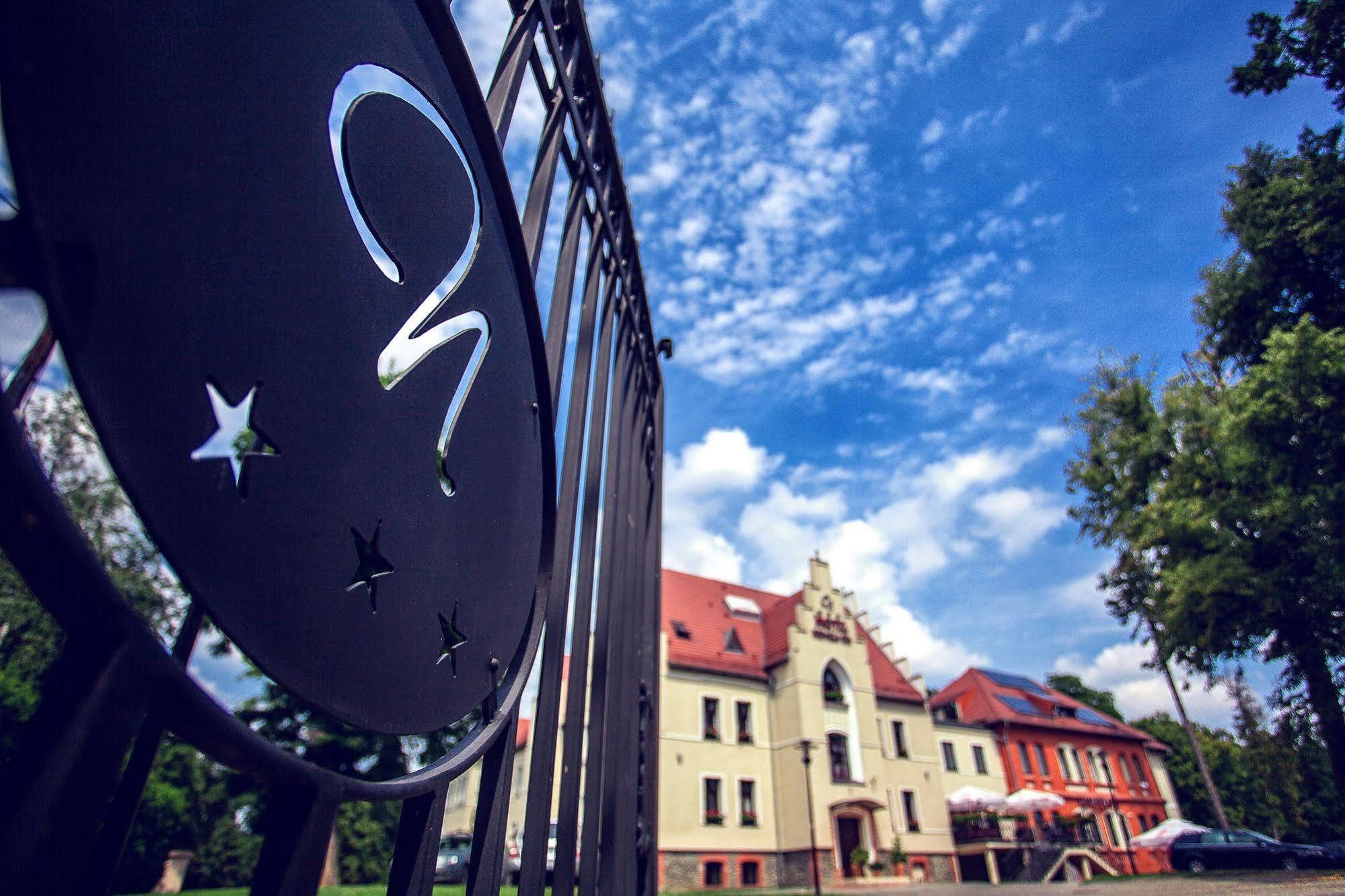 Hotel Niemcza Wino & Spa Exterior photo