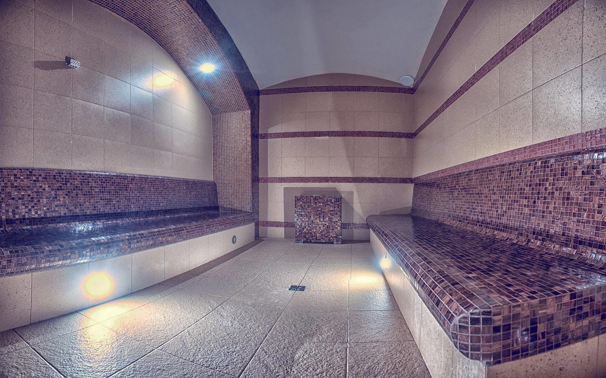 Hotel Niemcza Wino & Spa Exterior photo